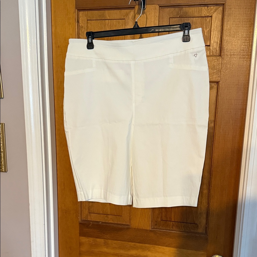 Thalia Sodi Cream Women's Bermudas